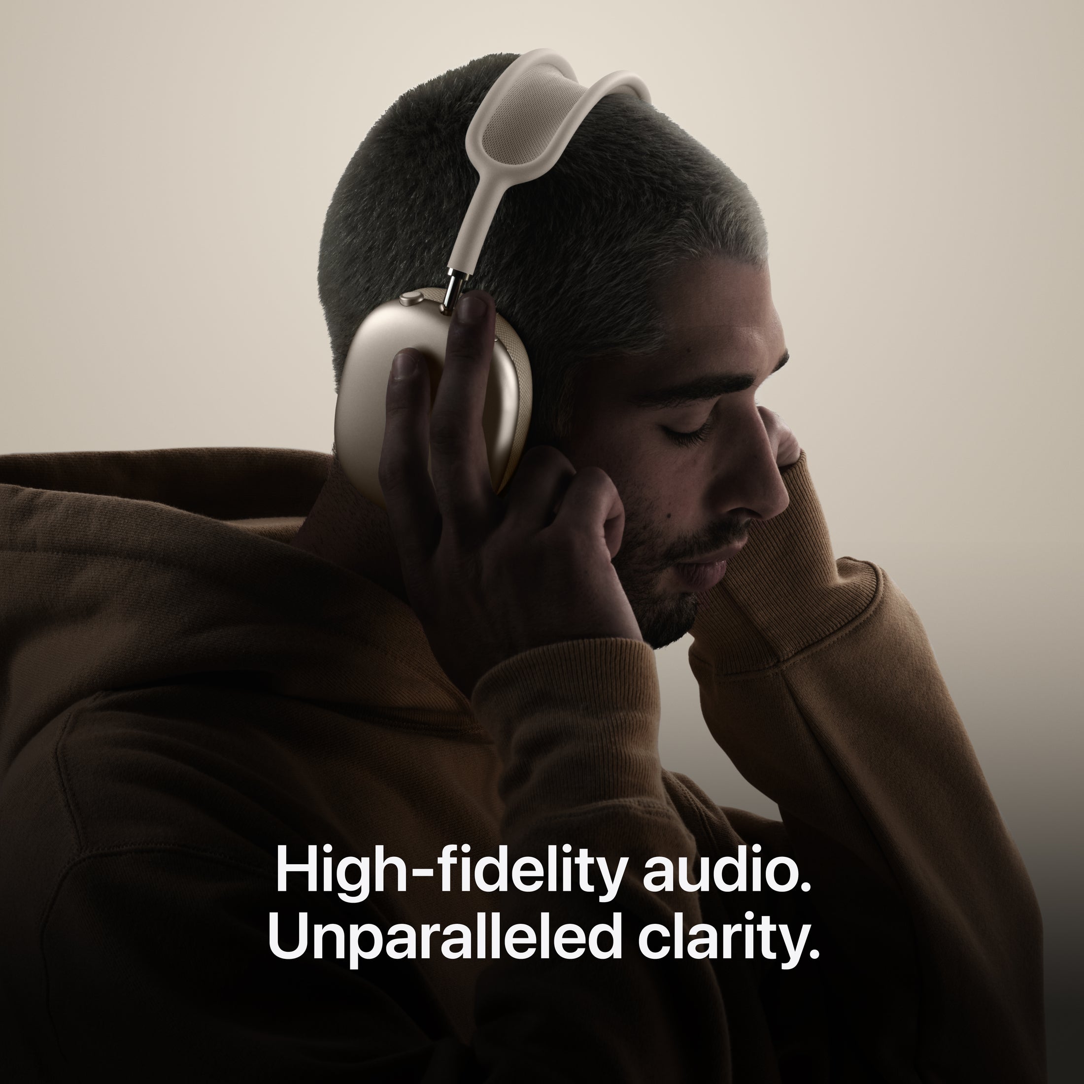 AirPods Max - Starlight - Position 5