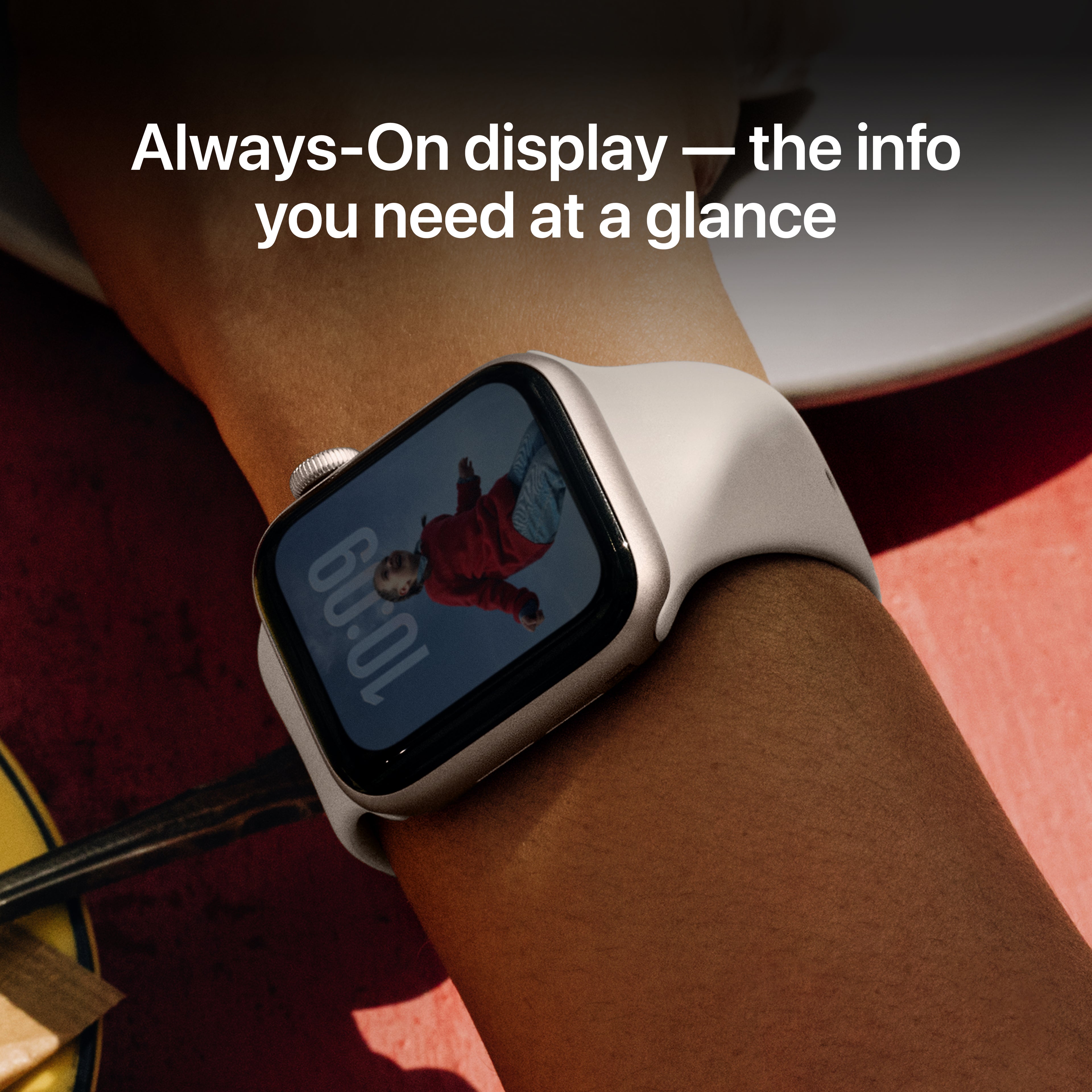 Apple Watch SE 3 (44mm, GPS) - Midnight with Midnight Sport Band - Position 5