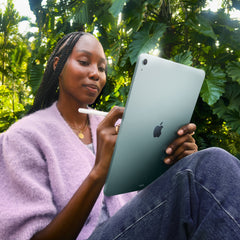 iPad Air (13-inch, M4) in Starlight - Wi-Fi + Cellular - Position 8