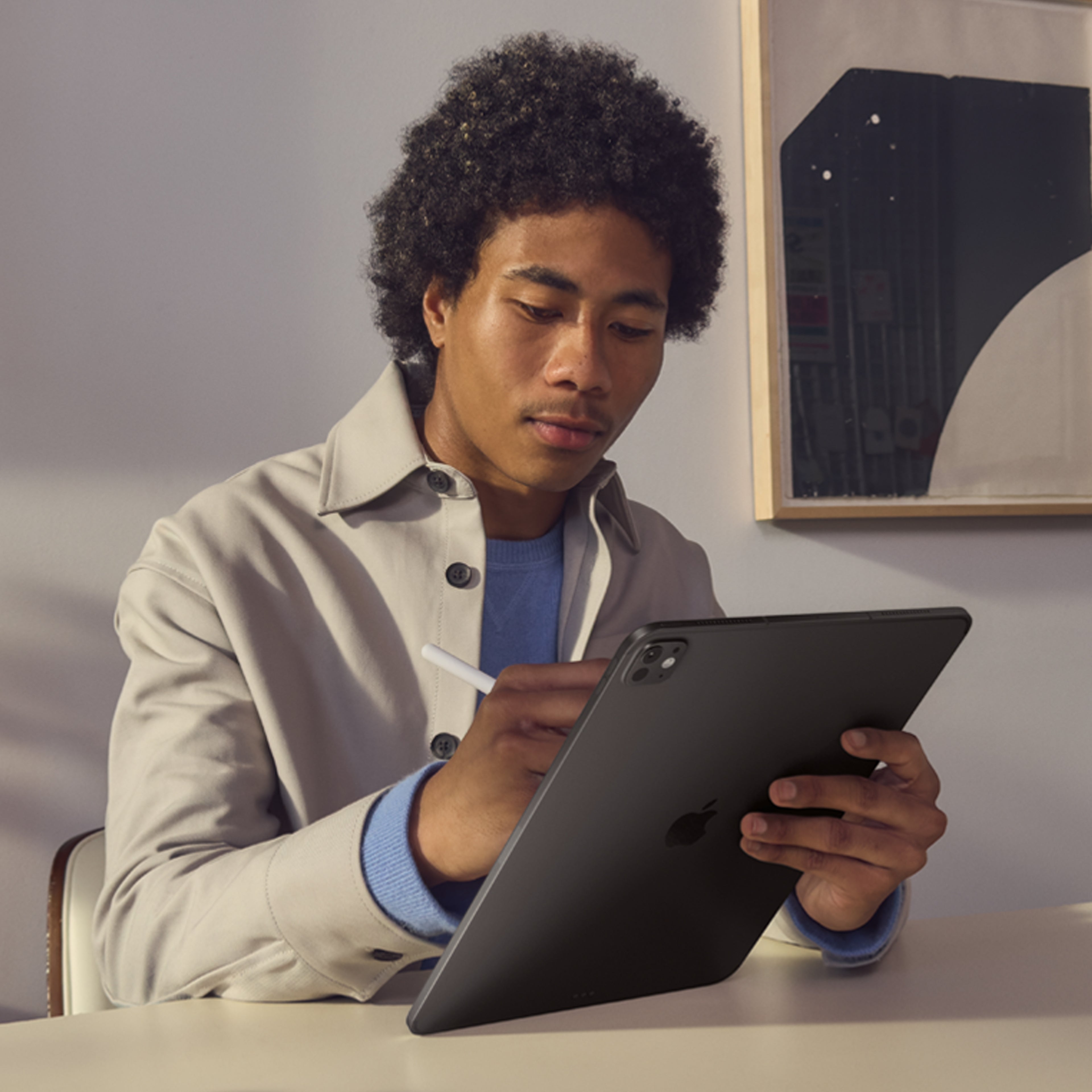 iPad Pro (11-inch, M5) in Silver - Wi-Fi - Position 5